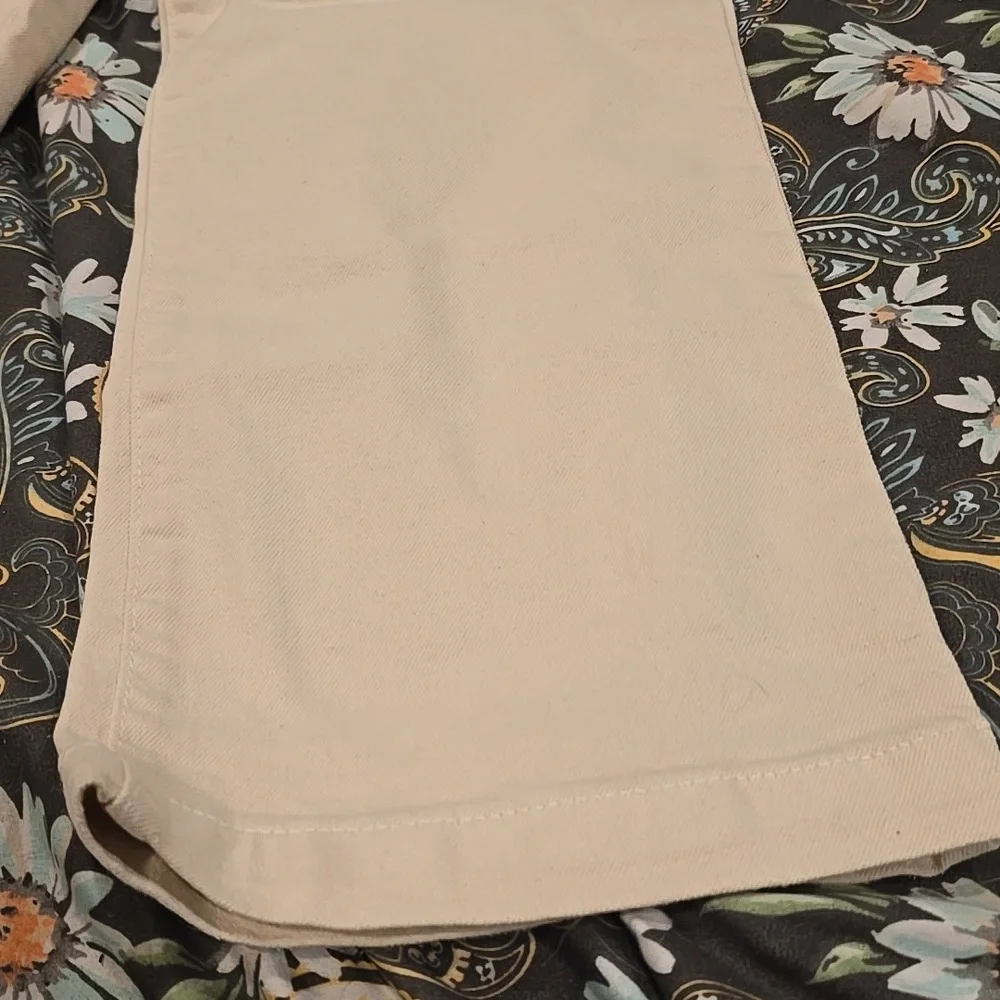 ❤️10/$13 New Kids Cream Jeans Wide Leg
